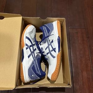 Brand new Asics Women’s dark blue white Gel-Rocket volleyball Shoes